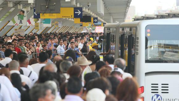 En la estación Naranjal se registra gran aglomeración de pasajeros en determinadas horas. (GEC)