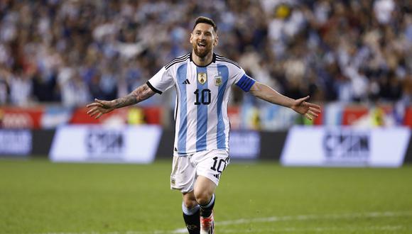 Lionel Messi de Argentina celebra su gol durante el partido amistoso de fútbol internacional entre Argentina y Jamaica en el Red Bull Arena en Harrison, Nueva Jersey, el 27 de septiembre de 2022. (Foto de Andres Kudacki / AFP)