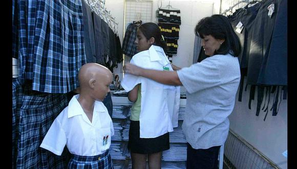 En las galerías de Gamarra se podrán encontrar uniformes entre S/ 30 y S/ 45 para niños y niñas de educación primaria. (Foto: GEC)