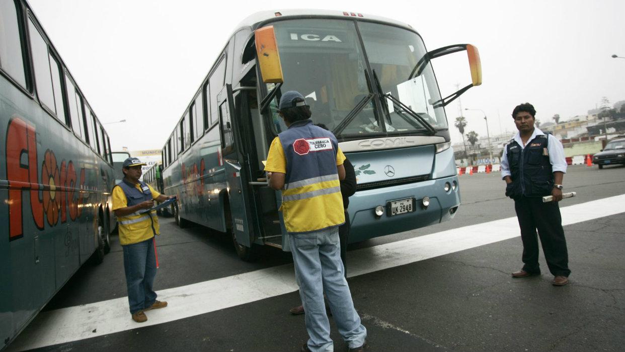 Indecopi recuerda a los consumidores que ante un posible conflicto de consumo pueden recurrir al Libro de Reclamaciones del proveedor (Foto: Andina).