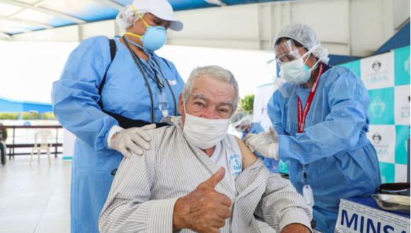 La vacunación contra el coronavirus en el Perú sigue en marcha y ya se encuentra en los mayores de 40 años. (Foto: Andina)