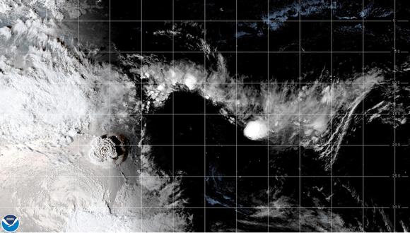 Imágenes por satélite mostraban la espectacular erupción del sábado por la noche. (Foto: CIRA / NOAA / Reuters)