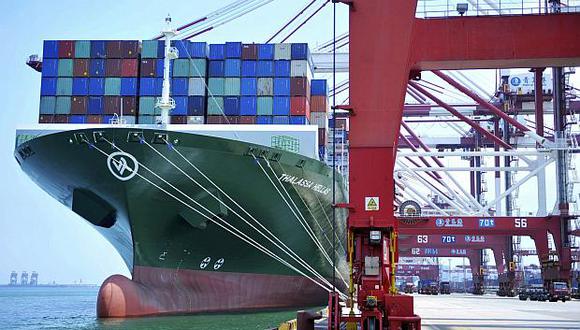 Urge reducir las tensiones comerciales en medio de este menor dinamismo del comercio mundial, dijo la OMC. (Foto: AP)<br>