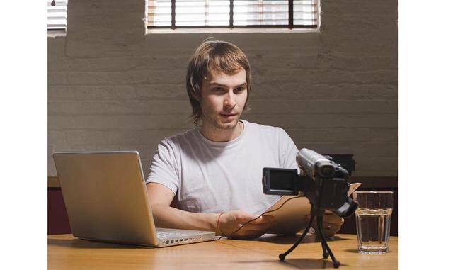 Activismo de marca. En consonancia con esa mayor preocupación por el medio ambiente y un mundo más justo que define a los consumidores millennials, muchas marcas que se dirigen a ellos están basando su posicionamiento en el mercado en valores sociales. He