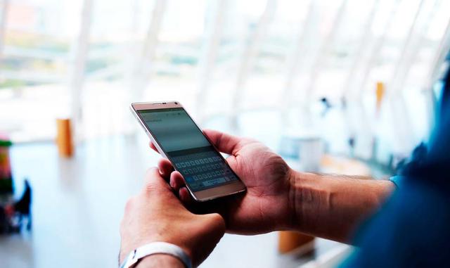 Pero no pida una hamburguesa con queso a su habitación de hotel: descargue estas cuatro aplicaciones, que lo ayudarán a sentirse más seguro en el extranjero. Incluso si usted ha comenzado su viaje solo, puede terminar con una red de nuevos amigos.