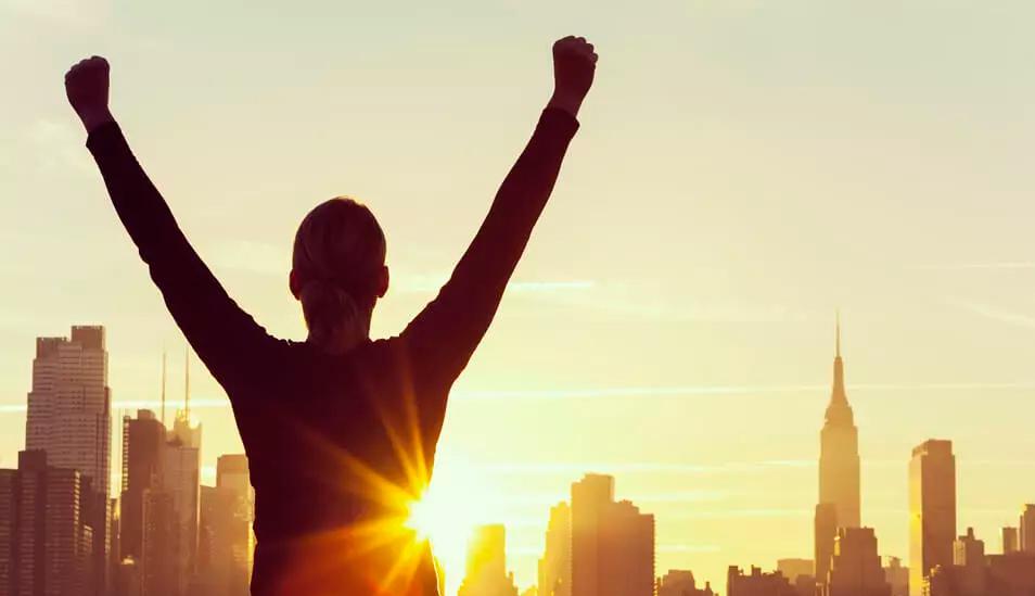 FOTO 1 |  1. Ejecución. “La clave en todo proceso de emprendimiento es la ejecución, si no te conviertes en un idealista”, sentencia Cámara. Para lograrlo, siempre se tiene que contar con un objetivo.
El objetivo de PetStar es ser sostenible y ayudar a frenar dos de los grandes retos ambientales: el calentamiento global y el cambio climático.
En 2012, gracias a su trabajo para superar estos retos, consiguió integrarse a la Industria Mexicana de Coca-Cola en el proceso de acopio y reciclado.
Ahora, PetStar ha recolectado 78 mil toneladas de PET y reciclado 3,100 millones de botellas al año, equivale a llevar 2.4 veces el Estadio Azteca.