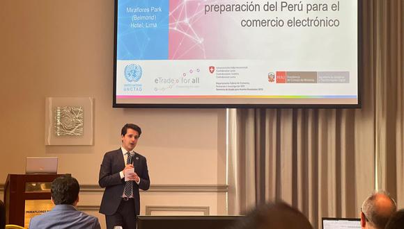 Rodrigo Saavedra, de la Unctad, estuvo encargado de la presentación de los resultados del informe sobre el ecommerce peruano. Foto: PCM.
