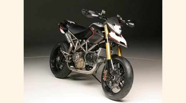 NCR LEGGERA 1200 TITANIUM de $145,000, con modificaciones en su motor como válvulas de titanio, tapa de motor de magnesio y cilindros más grandes, llega a una potencia de 140 caballos de fuerza.(Foto:Megaricos)