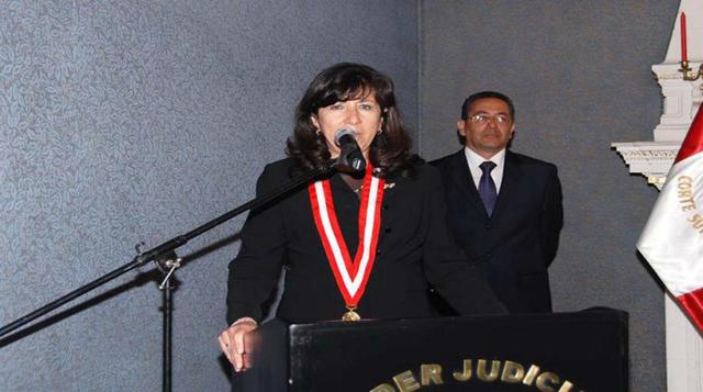 Janet Ofelia Lourdes Tello Gilardi: Miembro de la Corte Suprema de Justicia, egresada de la Universidad Nacional Mayor de San Marcos y magister en Política Jurisdiccional por la Pontificia Universidad Católica del Perú.