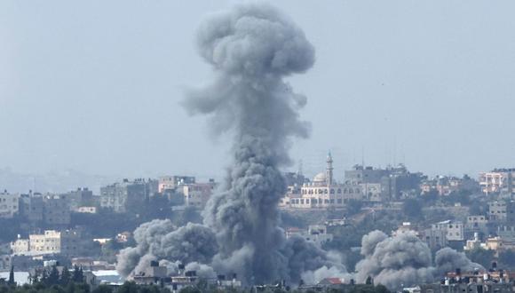 -FOTODELDIA- Sderot (Israel), 13/11/2023.- Humo en el norte de la Franja de Gaza tras un ataque aéreo israelí, visto desde Sderot, Israel, 13 de noviembre de 2023. Más de 11.000 palestinos y al menos 1.200 israelíes han muerto, según las Fuerzas de Defensa de Israel (FDI) y la autoridad sanitaria palestina, desde que militantes de Hamás lanzaran un ataque contra Israel desde la Franja de Gaza el 7 de octubre, y las operaciones israelíes en Gaza y Cisjordania que le siguieron. EFE/ABIR SULTAN
