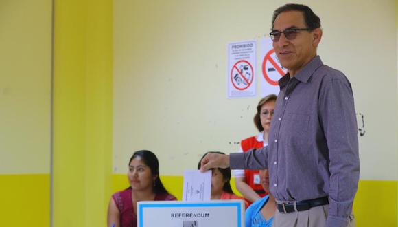 El presidente Martín Vizcarra acudió a votar al mismo colegio donde le tocó ir en las elecciones de octubre de este año. (Foto:Difusión)
