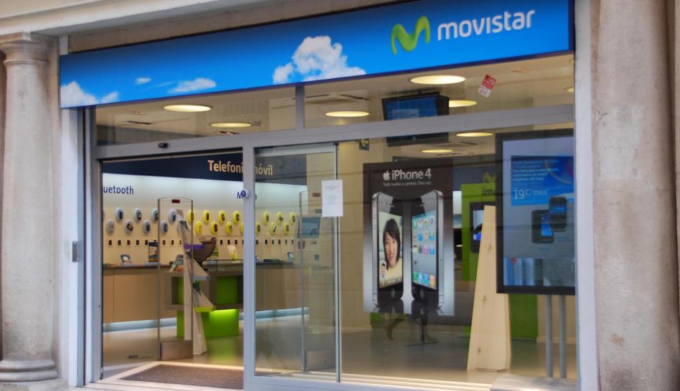 Foto 7 |  El primer trimestre de este año marcó el inicio de una recuperación para Movistar, tras un 2017 marcado por retrocesos. Un ejemplo es que la empresa logró ganancia neta positiva de líneas móviles (71,000 más que el cuarto trimestre del 2017), por primera vez desde el cuarto trimestre del 2015, debido a una mayor agresividad comercial. “Se lanzaron planes familiares, planes con datos ilimitados de menores precios e incremento de datos. En el segmento prepago, Movistar aumentó las promociones de equipos 2x1”, indicaron. (Foto: Digital)