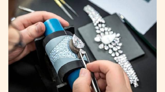 La pieza es un reloj con una parte removible que se convierte en un anillo. (Foto: Megaricos)