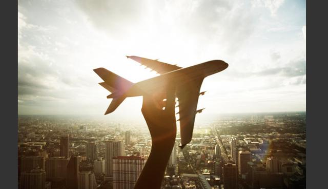 FOTO 9 | 9. Reduce los gastos generales y reinventa a través de viajes

Existen estudios que demuestran que viajar mejora la creatividad, reduce el estrés y recarga las emociones. Yo empacaría mis ganas y comenzaría de nuevo en Tailandia. Tener menos posesiones y distracciones me dio la tranquilidad que necesitaba para ejecutar mi regreso. Un lugar desconocido puede traer consigo nuevas ideas.

Me puse a reflexionar sobre el momento en que las cosas salieron mal y sobre mi futura estrategia, mientras hacía yoga y bebía mi licuado de mango, concluí que mis gastos deberían ser alrededor de $1,000 por mes. Vendería productos o servicios a través del Internet, a clientes en países ricos.

Dijo: Phil Suslow, propietario de Oznium. (Foto: Freepik)