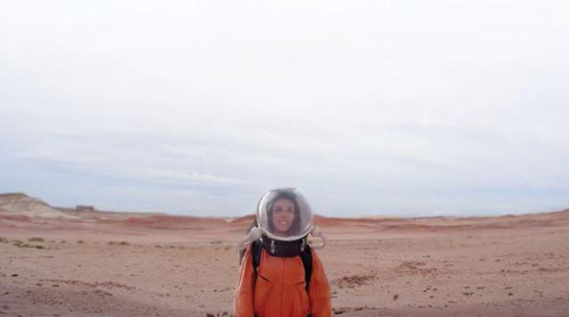 1) Luciana Tenorio: La peruana destacó por su propuesta futurista e innovador para aislar los rayos ultravioletas. Ella ha sido reclutada a una base de Utah de Mars Society que busca recrear las condiciones de Marte.  (Créditos: BBC)
