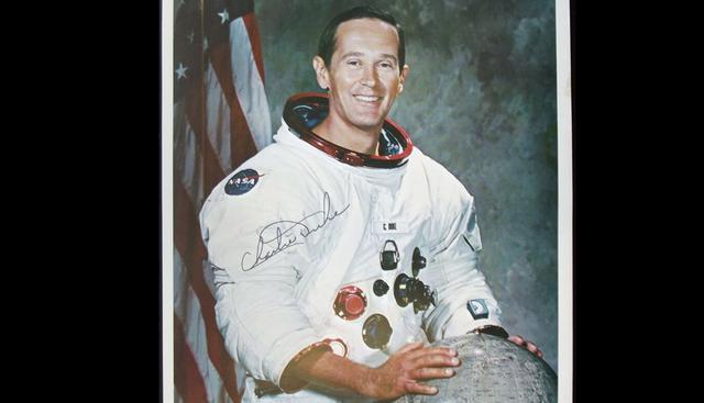 FOTO 5 | Caminar ligero
"Parece que no hay dificultad para moverse, como sospechábamos. Incluso puede ser más fácil que en las simulaciones con una sexta parte de la gravedad que hemos realizado en la Tierra. Caminar no es realmente un problema". (Neil Armstrong al centro de control, poco después de descender del módulo lunar) (Foto: NASA)