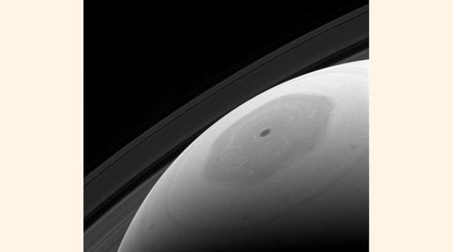 FOTO 5 | La nave Cassini era relativamente sencilla pero una de las mayores construidas para la exploración espacial.