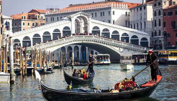 Venecia, famosa por sus románticos paseos en góndola y la histórica Plaza de San Marcos, está en riesgo de inundaciones y tormentas exacerbadas por el cambio climático, dicen experto. (Foto: Pixabay)