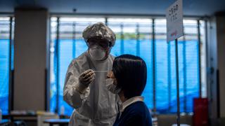 Tokio alcanza récord de casos de coronavirus en un día con más de 30,000
