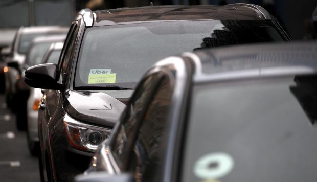 El reporte también señaló que los tiempos de viaje calculados por las empresas privadas de servicio compartido no fueron confiables, lo que afectó la hora de salida y llegada de los usuarios. (Foto: AFP)