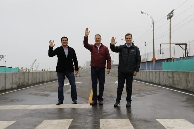 Jorge Muñoz estuvo acompañado por Carlos Neuhaus, presidente de la&nbsp; Copal, y el alcalde de San Miguel, Juan José Guevara. (Fotos: Piko Tamashiro)
