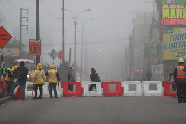 Personal policial y fiscalizadores brindan mayor fluidez a las vías alternas a la Carretera Central. (Fotos: Lino Chipana)