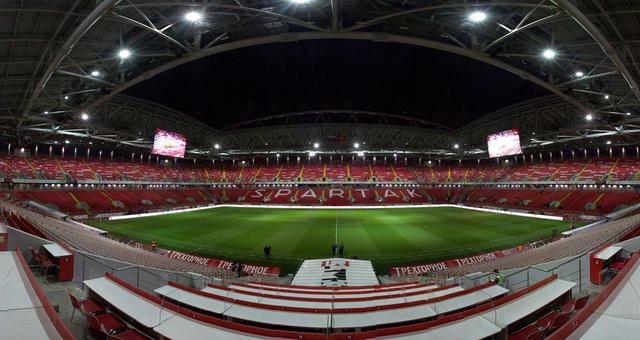 ESTADIO SPARTAK (Moscú): Tiene capacidad para 43,298 personas y tuvo un costo de 14,500 millones de rublos (US$ 250 millones). Casa del campeón de la liga Premier rusa Spartak de Moscú, el estadio fue inaugurado en el 2014 y ha sido sede ya de partidos de la Liga de Campeones y la Copa Confederaciones.