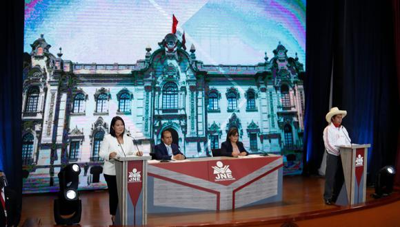 Fujimori  anuncia que potenciará  los programas sociales, como Pensión 65, y Castillo promete extenderlo a ciudadanos de 60 años. .