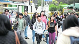 Búsquedas online sobre deserción universitaria aumentan entre estudiantes peruanos