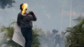 Enfrentamientos entre manifestantes y fuerzas de seguridad remecen calles de Caracas