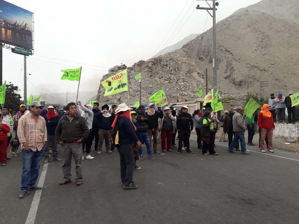 Se generó un enfrentamiento entre efectivos y alrededor de 50 manifestantes hace unas horas. (GEC/ Lino Mamani)