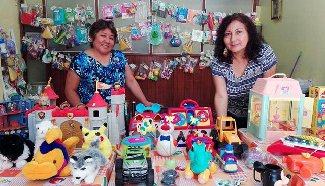 FOTO 6 | 6. Mujeres de mi barrio. Es una iniciativa que empodera a mujeres en situación de vulnerabilidad y promueve el consumo responsable, a través la venta de juguetes usados y accesorios en buen estado. Además, la iniciativa apoya al programa Compañeros de Vida (atención al adulto mayor) con un porcentaje de sus ventas mensuales.