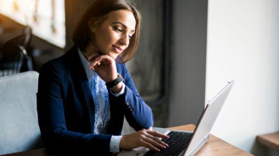 La creencia es que un empleado busca un nuevo trabajo cuando está insatisfecho con su trabajo. (Foto: Freepik)