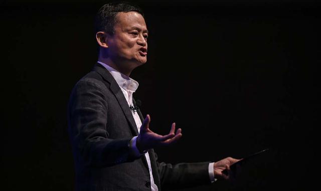 No obtuvo inversión en Silicon Valley para fundar Alibaba. Incluso después de fundar la popular página web, Ma sufrió muchos traspiés. La empresa no generó ganancias en los primeros tres años de su vida. Al principio creció demasiado rápido y casi implotó