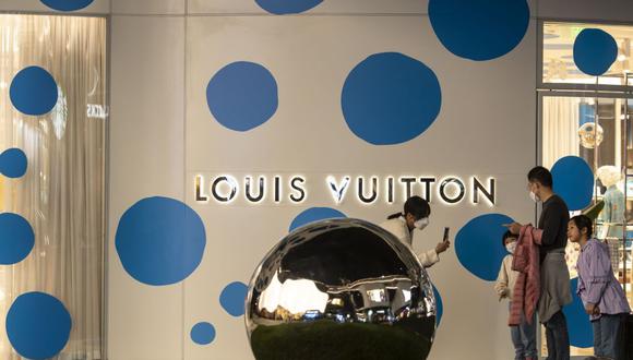 Una tienda LVMH Moet Hennessy Louis Vuitton SE en Shanghái, China, el sábado 29 de abril de 2023. Photographer: Qilai Shen/Bloomberg