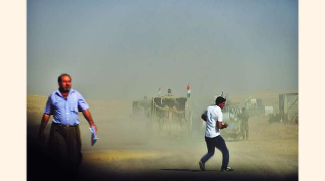 Un convoy de soldados kurdos/peshmergas se dirigen al frente de Qaraqosh en la batalla por liberar Mosul. (foto:msn).