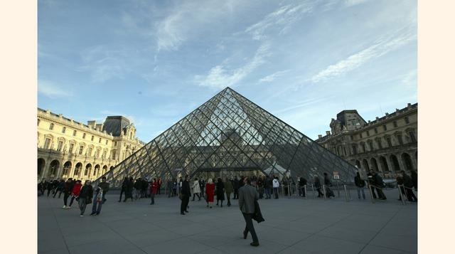 En el museo Louvre de París se exhibe un fragmento de un collar de perlas encontrado en el sarcófago de una princesa persa que murió en el año 520 A.C., una prueba fiel de que las mujeres han usado perlas no solo desde la antigua Roma, sino desde mucho an