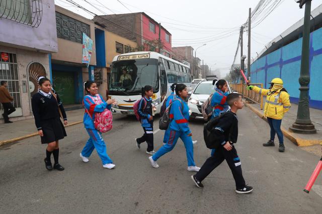 Dijo que la circulación de escolares a instituciones educativas cercanas afectó la fluidez vehicular. (Fotos: Lino Chipana)
