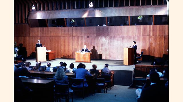 3 de junio de 1990. En medio de un contexto de violencia social e hiperinflación, el escritor Mario Vargas Llosa y Alberto Fujimori protagonizaron, hace 25 años, un acalorado y punzante debate. (Foto USI)