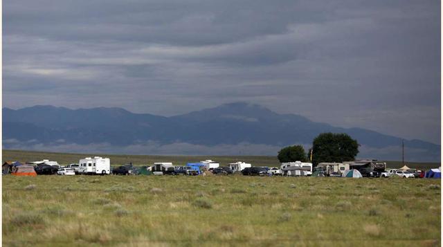 FOTO 4 | Miembros de las milicias acampan durante el Field Training Exercise, cerca de Fountain, Colorado.