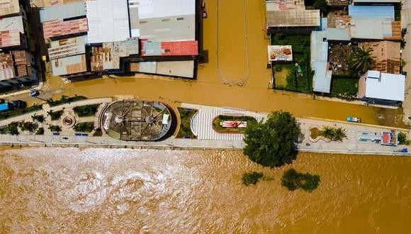 Imágenes aéreas del rio Tumbes muestran el gran aumento del caudal que arrasa cultivos e inunda zonas de la ciudad. Foto: Redes sociales