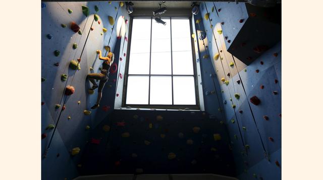 La oficina de Google en Ontario, Canadá, también tiene una enorme pared para escalar. (Foto: Reuters)