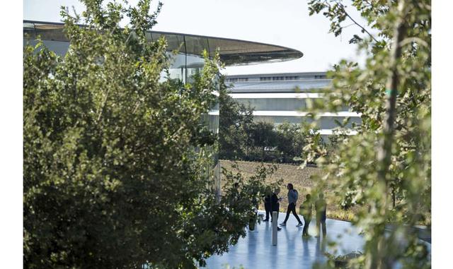 FOTO 5 | Los empleados de Apple empezaron a trabajar hace aproximadamente seis meses en este edificio, que Steve Jobs veía como un "centro creativo y de colaboración" y "de innovación para las futuras generaciones". Disfrutarán de gimn