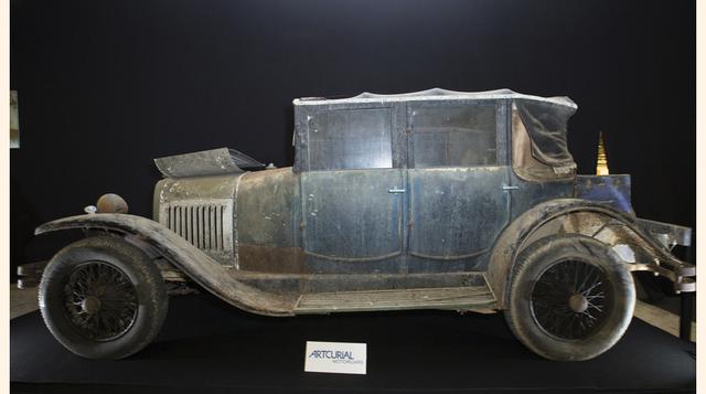 Al final, los problemas económicos forzaron a la familia Baillon a poner en subasta a joyas como este Voisin Type C7 Travel Berline de Louis Galle. (Foto: AP)