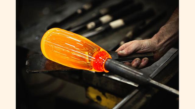 La botella de esta edición especial está hecha a mano por el productor de cristal Baccarat. (Foto: Megaricos)