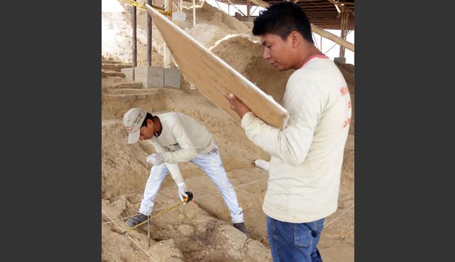 FOTO 14 | Otra incógnita que aún no despejan son los motivos que llevaron a estos nobles incas a enterrarse en esa huaca, situada en el suroeste del Valle de las Pirámides, apartada a un kilómetro del edificio principal, la Huaca Larga, la más grande de Suramérica, con 30 metros de alto y 700 de ancho, donde se encontró al último soberano inca del lugar. (Foto: AFP)