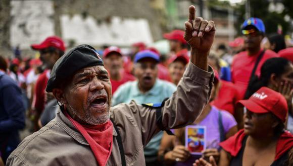 Los partidarios del presidente venezolano Nicolás Maduro se manifiestan en Caracas el 27 de febrero de 2019. (Foto: EFE)