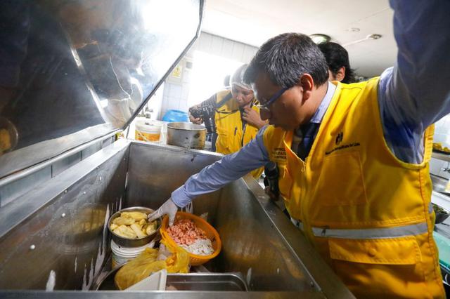 FOTO 8 | Rosenthal indicó que a las cebicherías intervenidas se les impuso multas equivalentes a una UIT, es decir, S/ 4,150. (Foto: Difusión)