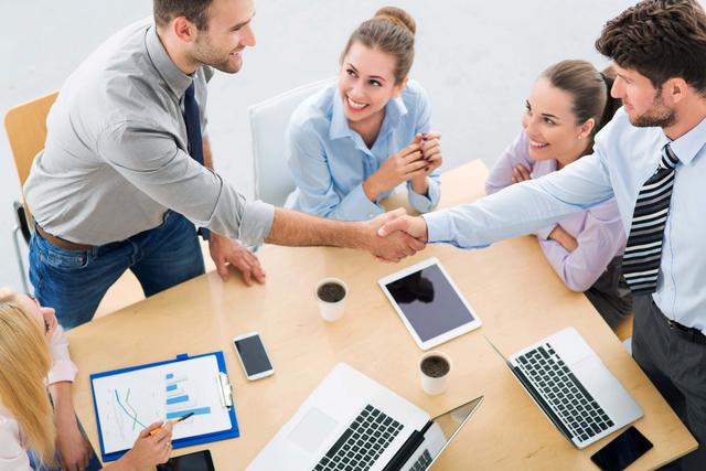 FOTO 2 | 2.- Retos y Desarrollo
Las organizaciones necesitan preocuparse por entender las motivaciones y necesidades de los colaboradores. Para ello, necesitan ofrecer la posibilidad de participar de proyectos y no sólo tener responsabilidades puntuales, al colaborador hay que retarlo, tiene que sentir que está generando valor para la organización. A su vez, se tiene que diseñar un plan de carrera para que se desarrolle profesionalmente y personalmente dentro de la empresa. (Foto: Thinkstock)