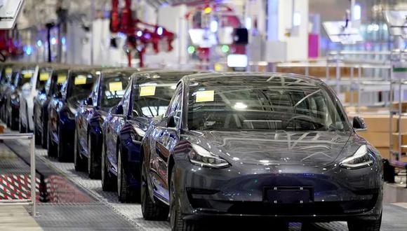 El líder de los vehículos eléctricos, Tesla, no alcanzó el lunes las estimaciones del mercado sobre entregas en el tercer trimestre debido a las mejoras previstas en sus fábricas. (Foto: Reuters/ Archivo)